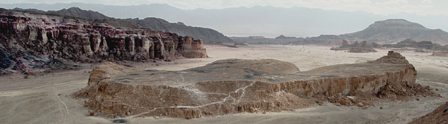 Site 34 (“Slaves’ Hill”), the largest smelting camp in Timna, looking east. Photo: Erez Ben-Yosef